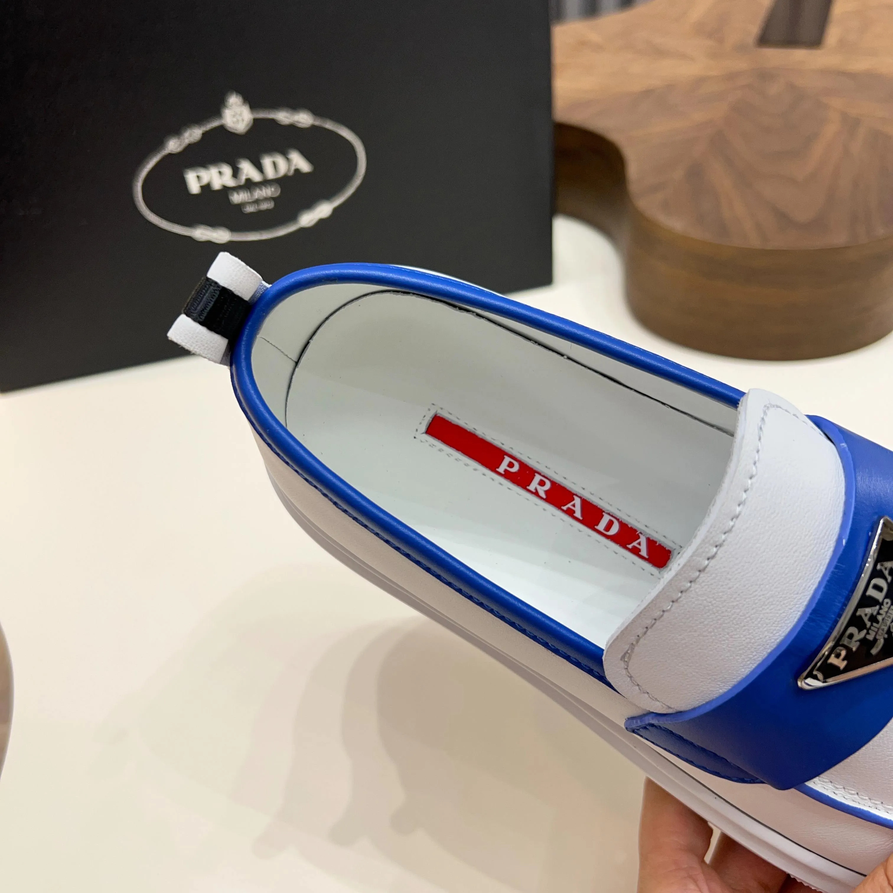 💰740 Thick-soled trendy brand (Prada) mainly promotes popular models, avant-garde and versatile fashionable men's shoes, private version molding, cowhide splicing 1:1 replica... fashionable, simple, elegant, more eye-catching and more classy, ​​it will subvert the old idea, a must-have for fashionistas who want to spend time with you! Must keep it! Tall and comfortable outsole, high-end quality workmanship. @ Code number: 39-44 38 45 can be ordered. Multiple colors are available.